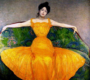 Mujer con un vestido amarillo